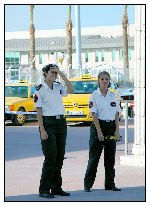 Сэр, мы же при исполнении!