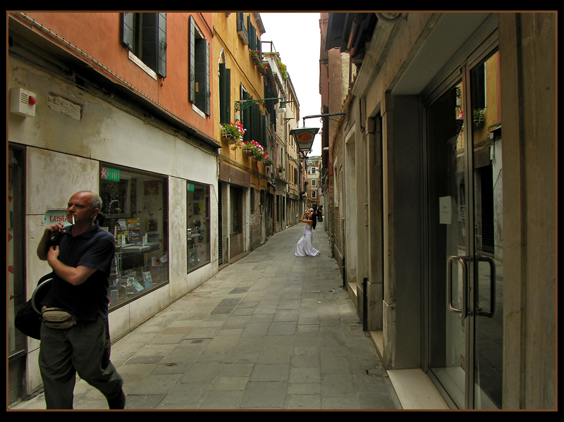 В узких улочках