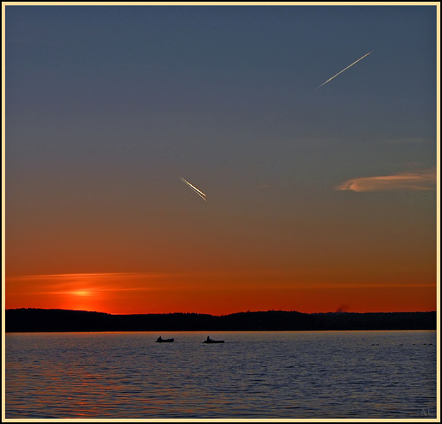 С неба что-то падает...