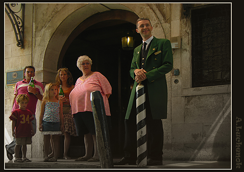 Не хотите ли поселиться в нашем отеле?