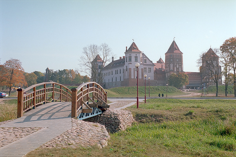 Мир. К замку.