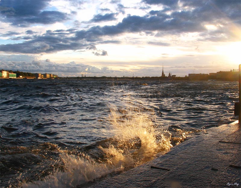 шторм на  Неве.