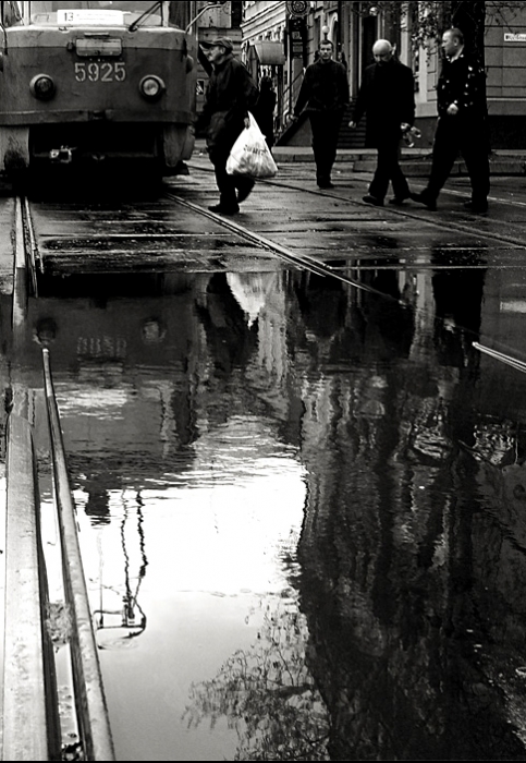 ...так Вы говорите, уже Аннушка разлила...