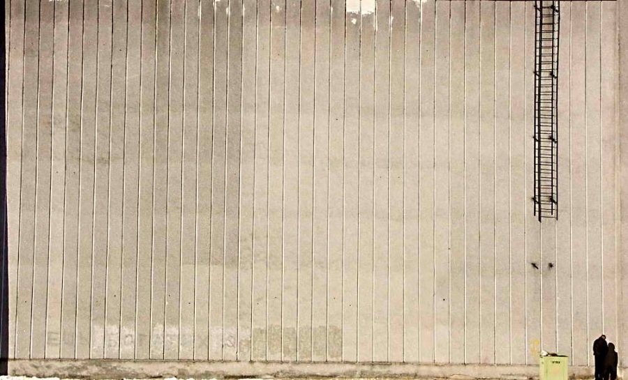 *спрятался*