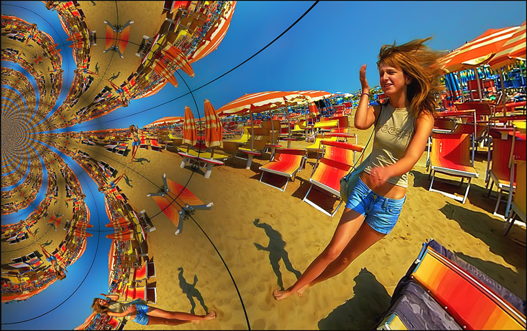 Одна на пляже