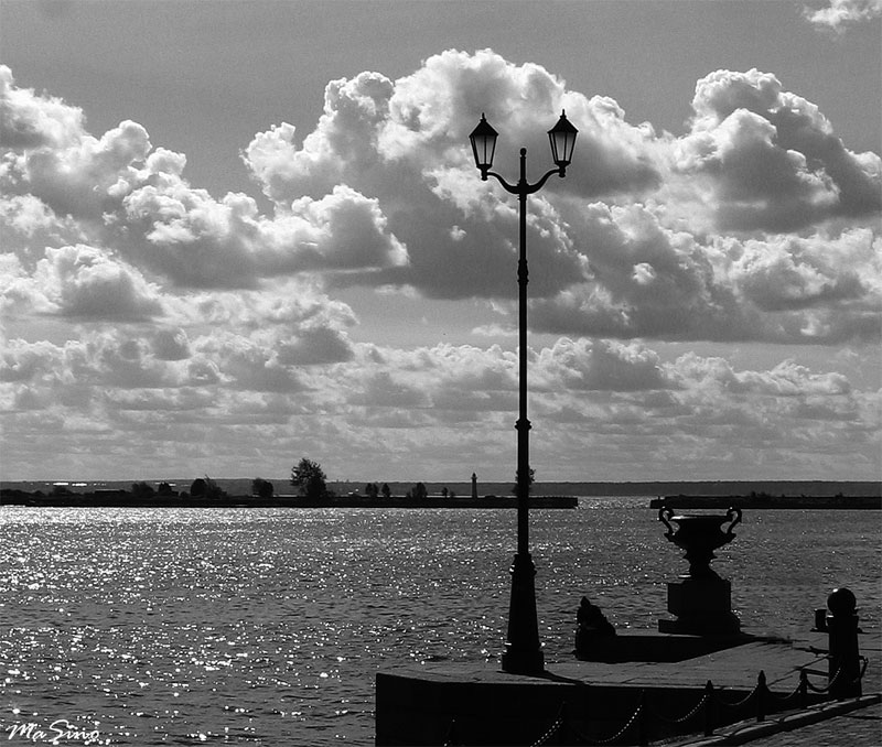 И все чудесней, все лазурней - Дышать прошедшим на земле.