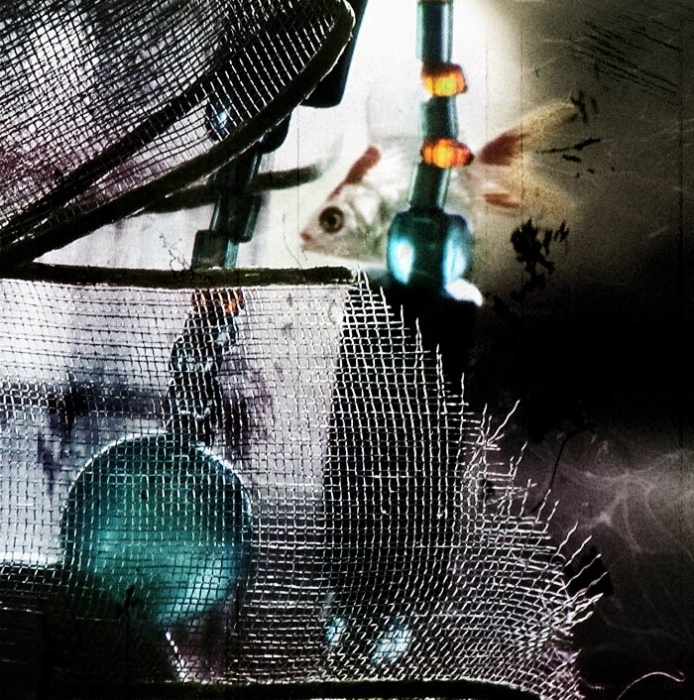 под водой...