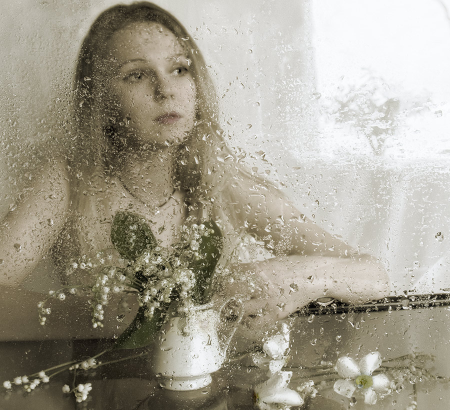 А там за окном дождь...