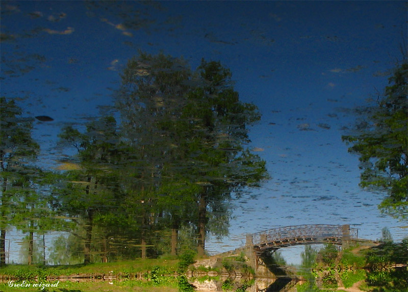 За ним луга, зеленые сады...