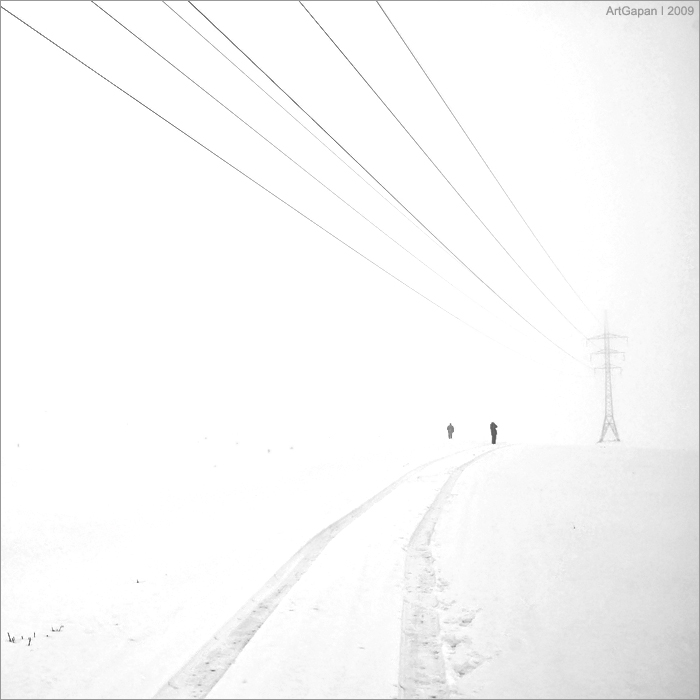 ...двое на дороге в проводах