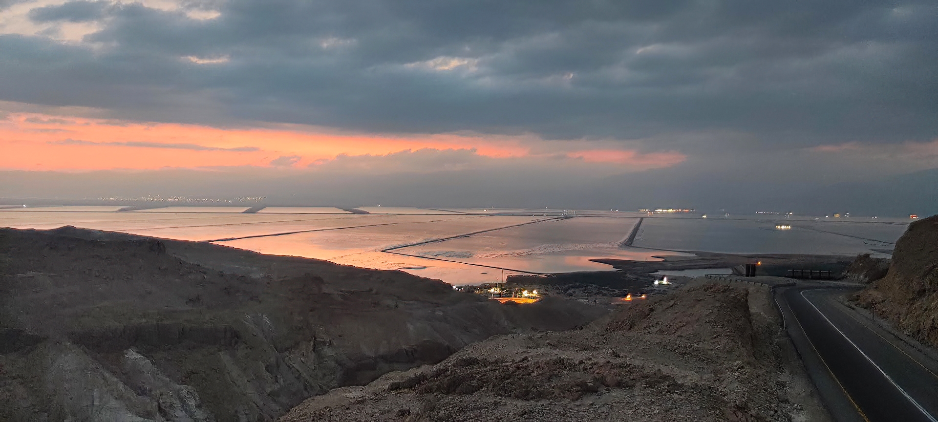 Рассвет на Мертвом море