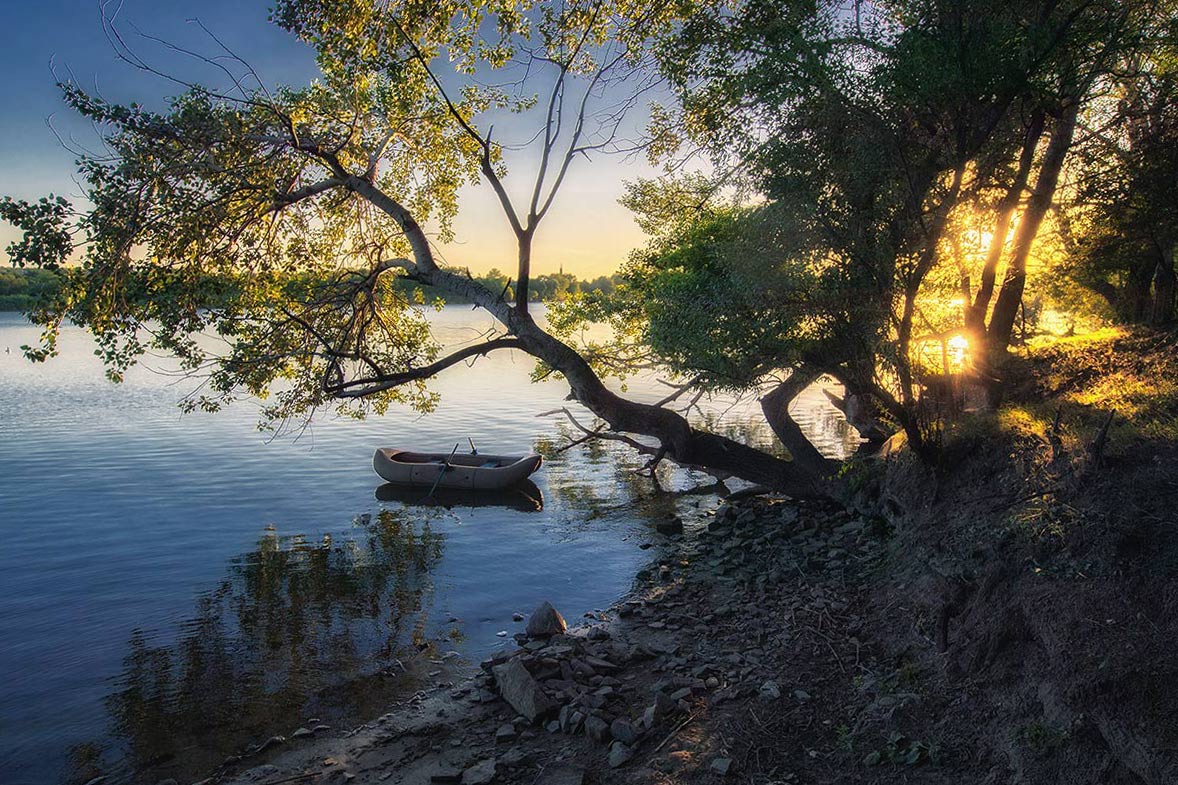 На закатном берегу