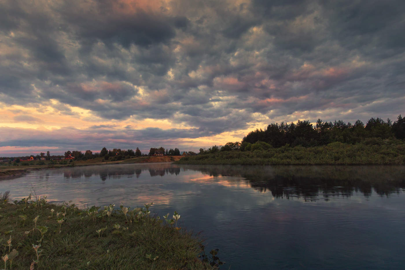 Под небом грозовым
