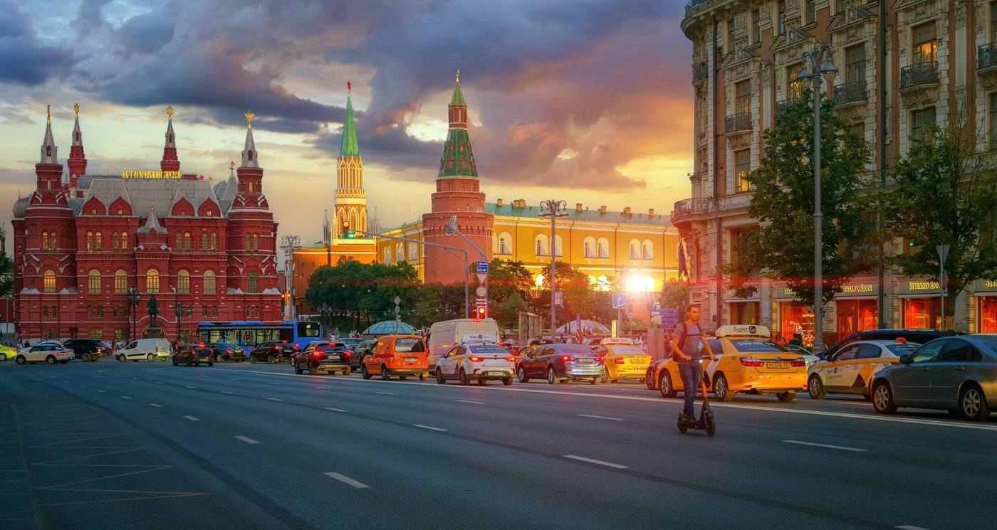 Начало Тверской улицы, закат