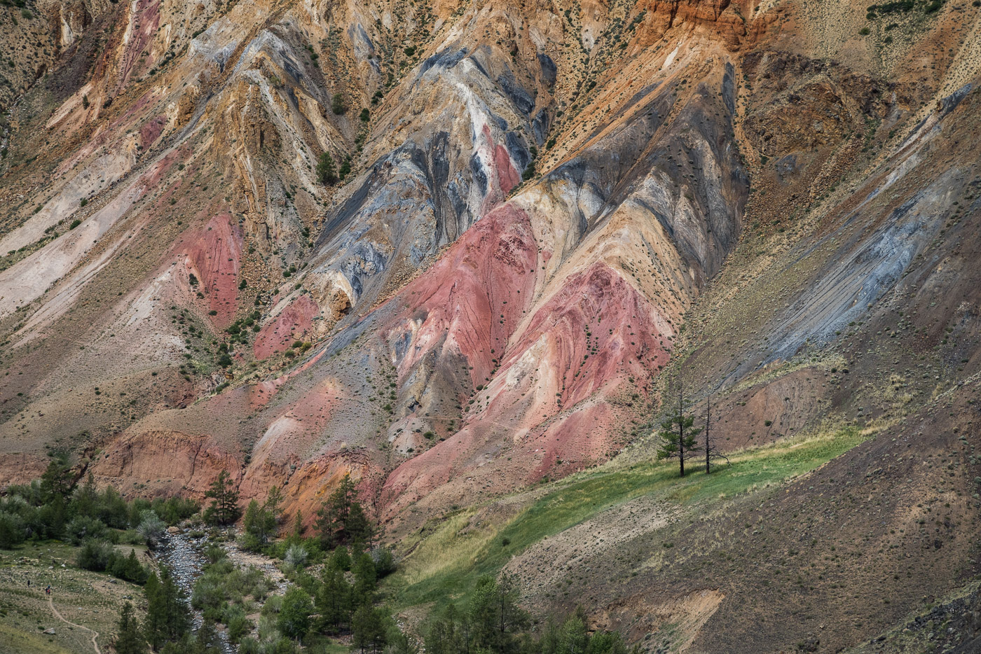Цветные склоны р.Кызыл-Чин