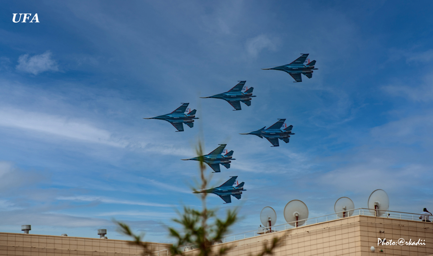 Над крышей дома твоего...