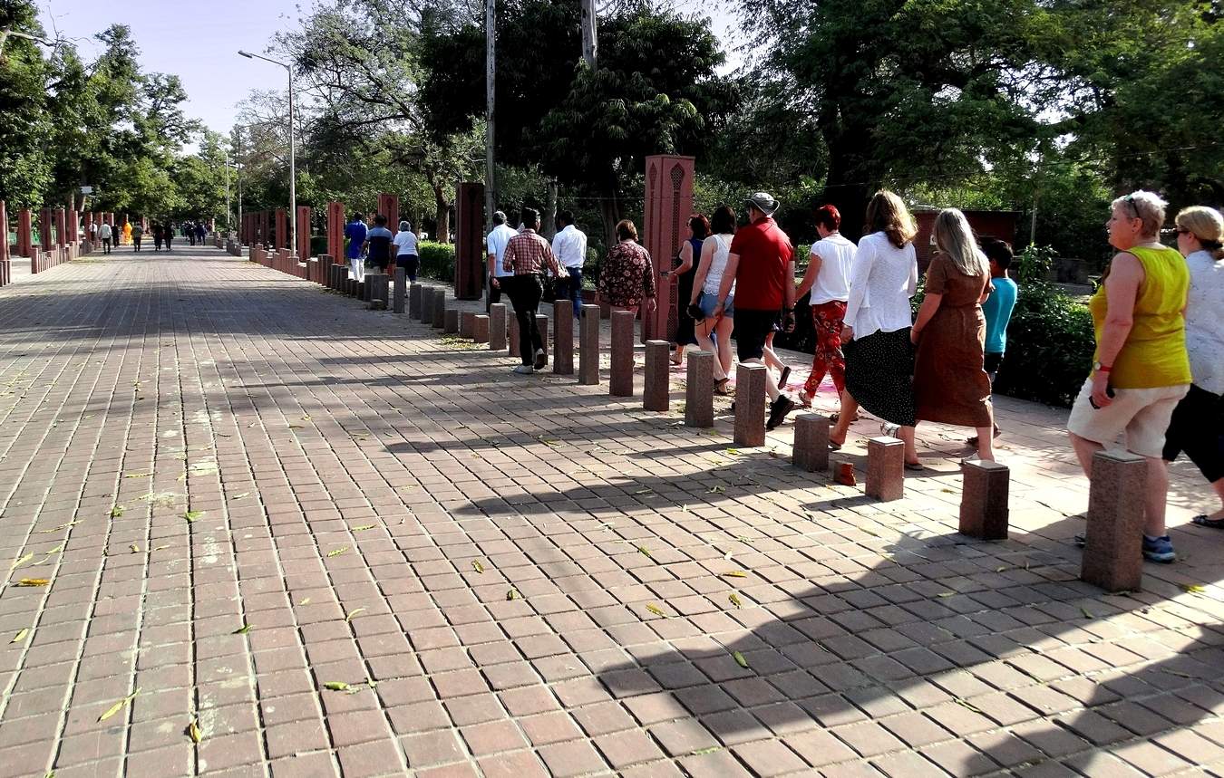 Спешат в Тадж Махал