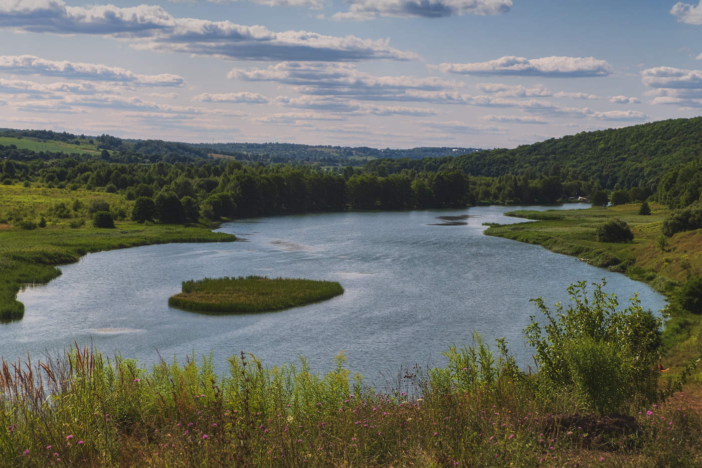 "Необитаемый остров р. Упы"