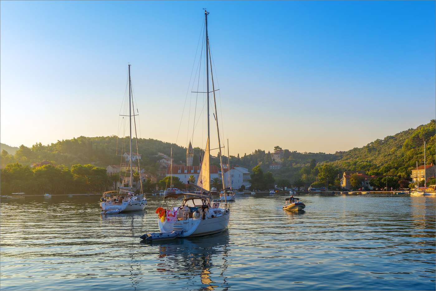 Еще не проснулись