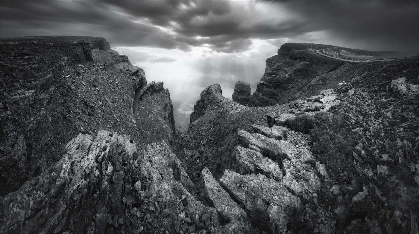 В пасти спящего дракона.