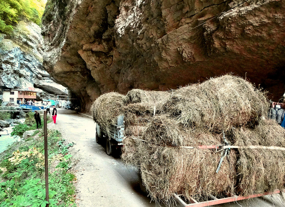 В Чегемском ущелье не разъедешься