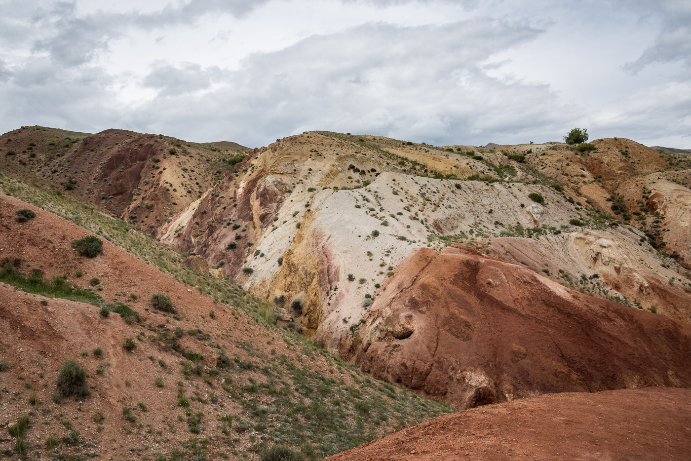 Цветные горы Кызыл-Чина