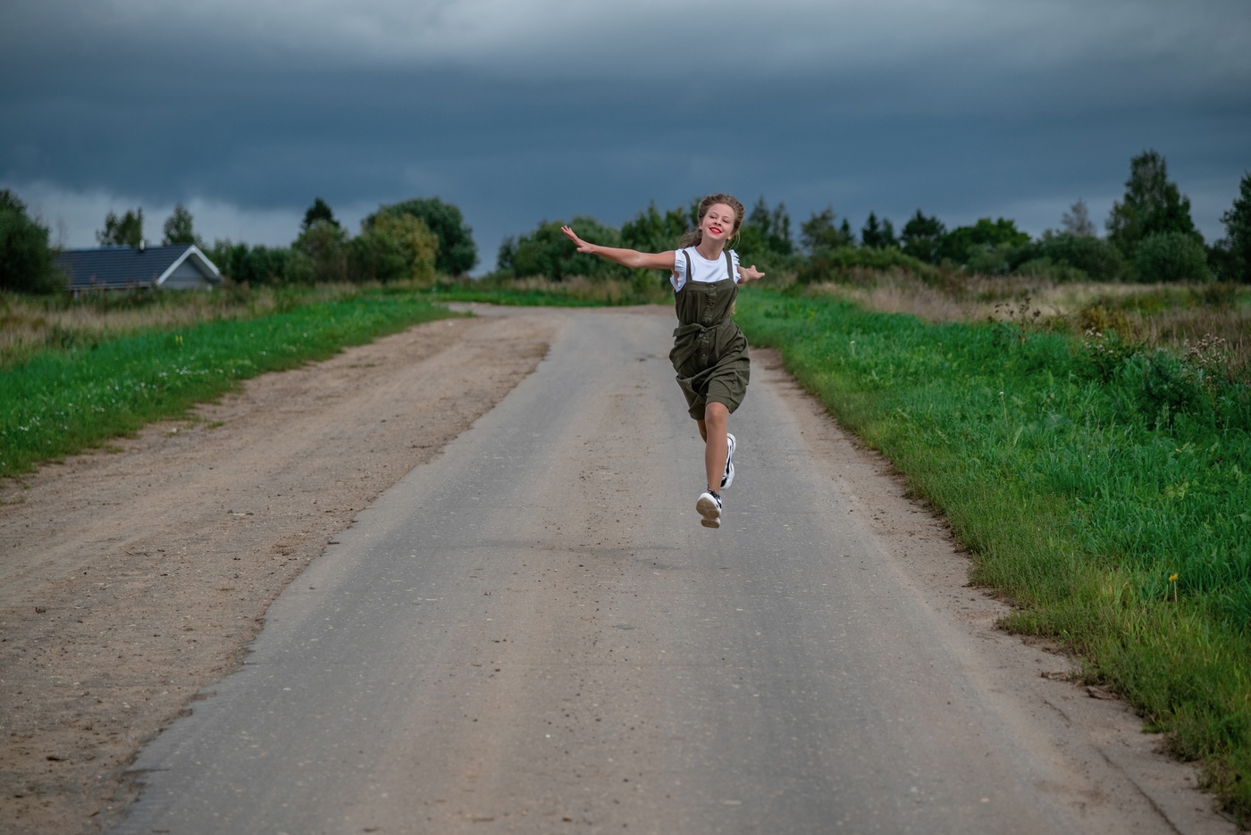 Над дорогой