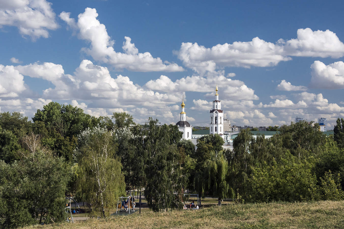 Небо над городом.