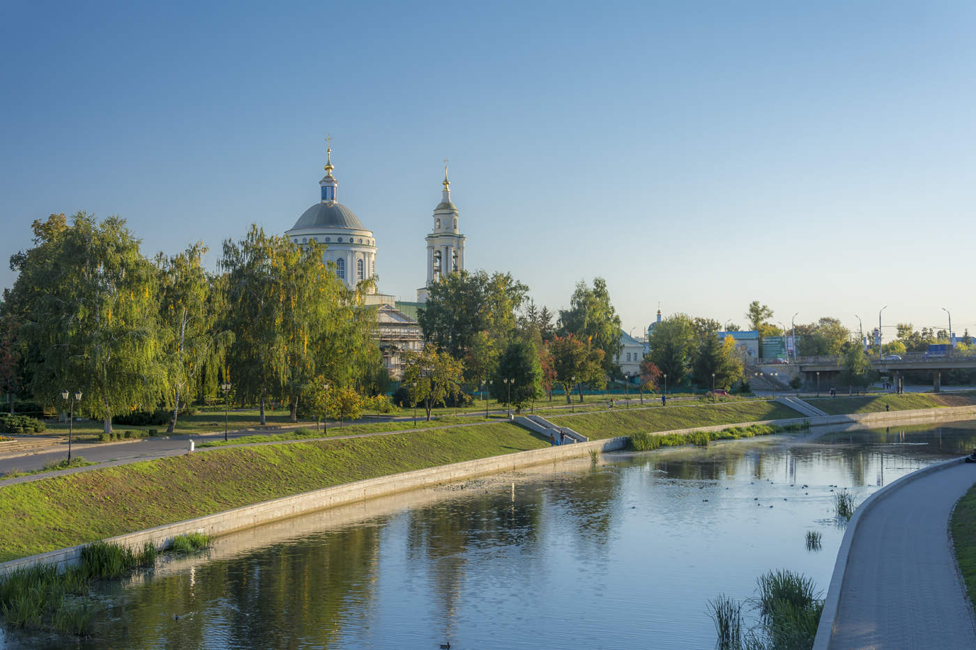 Воздух прозрачен и чист.