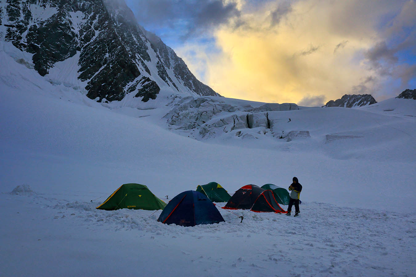 Вечер на леднике Менсу