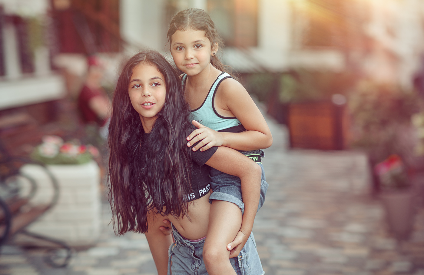 Сестрёнки..