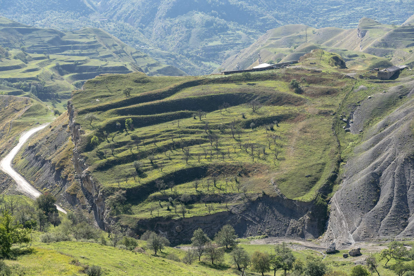 На горных склонах