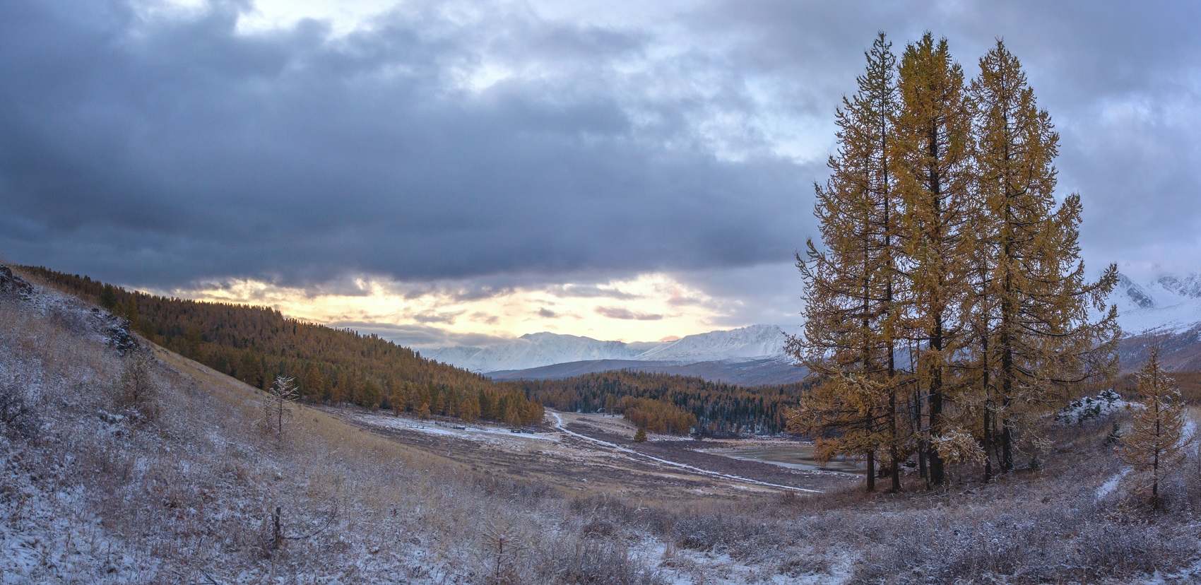 Хмурое утро в горах