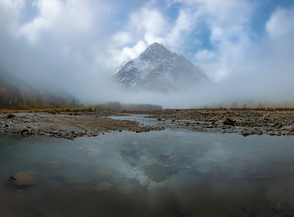 Туманное утро в горах
