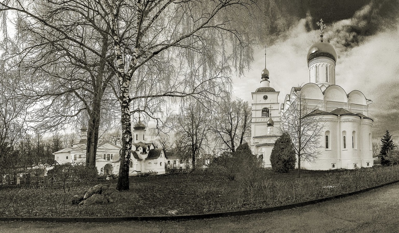 В монастыре