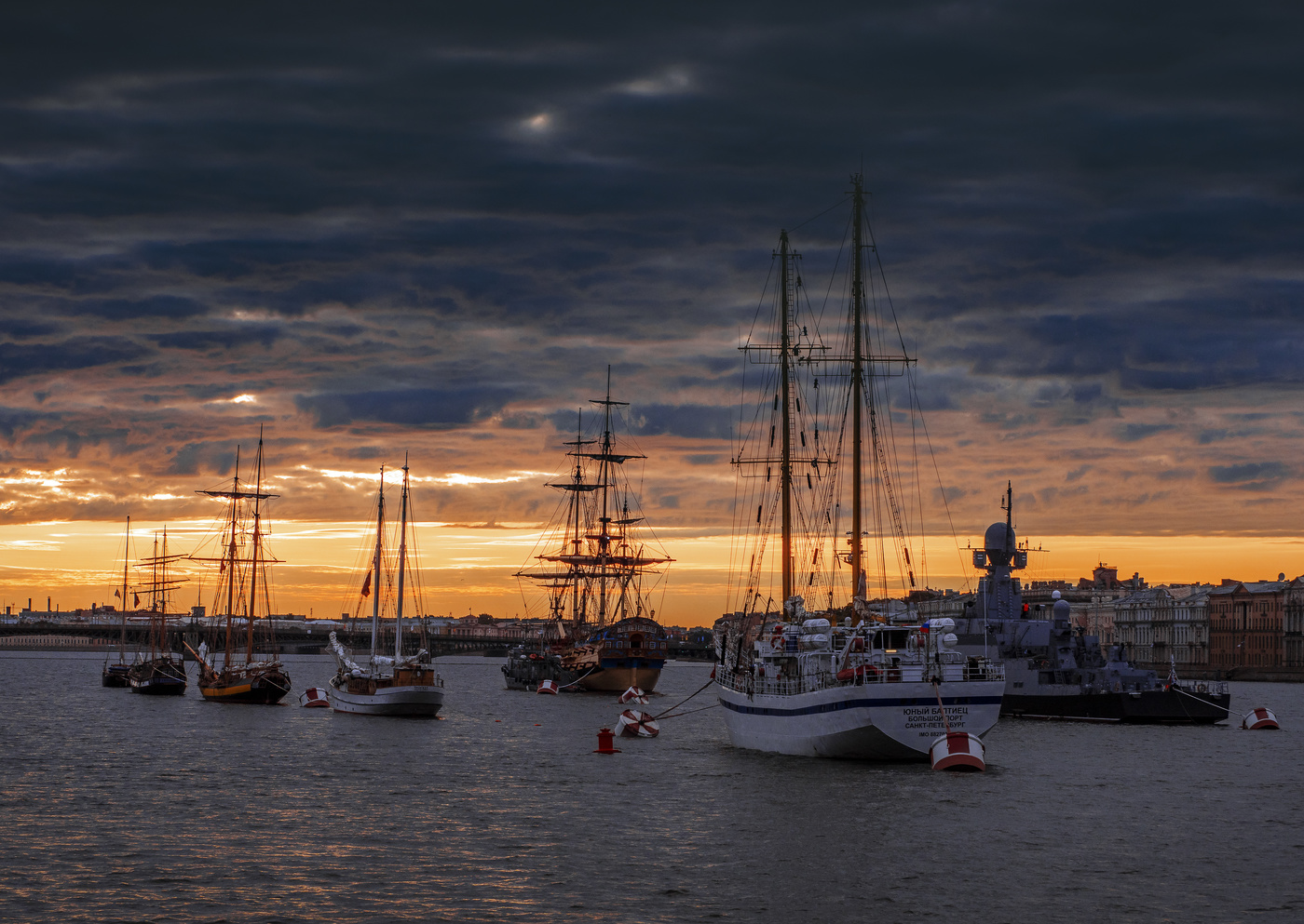 Нева на рассвете