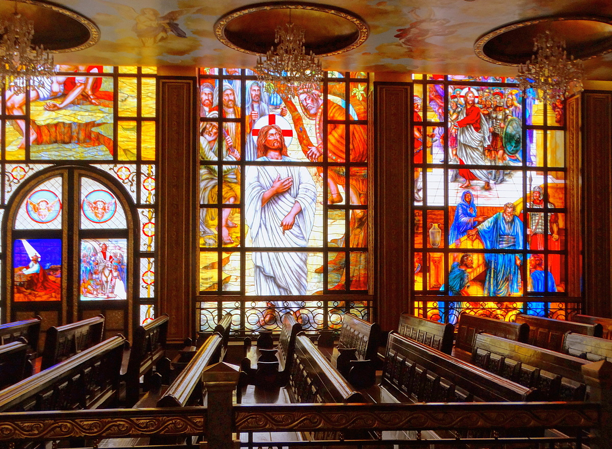 Витражи в христианско-коптской церкви