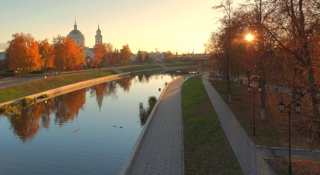 Осенний вечерний город