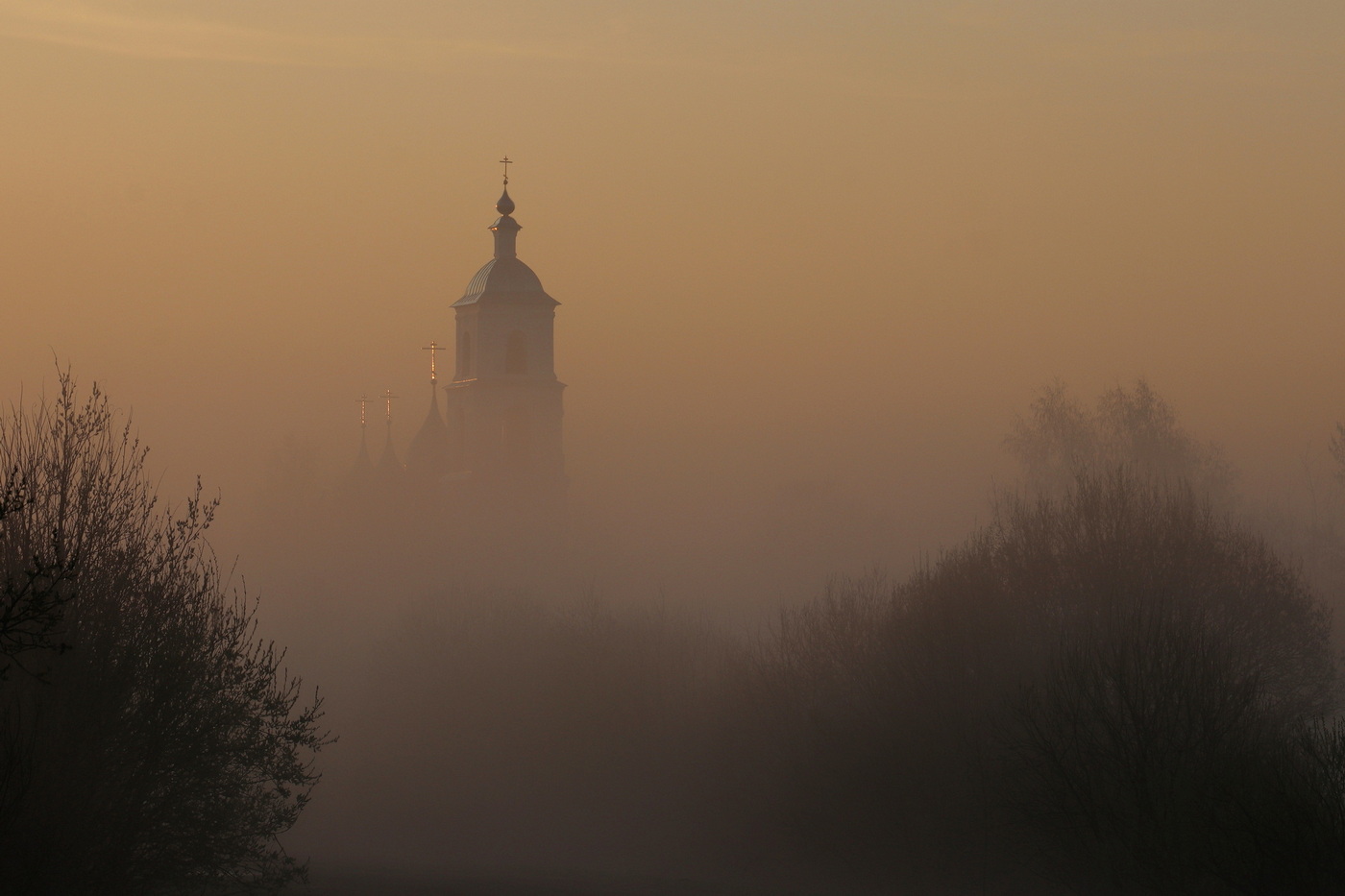 Тихое утро в деревне после ночной грозы