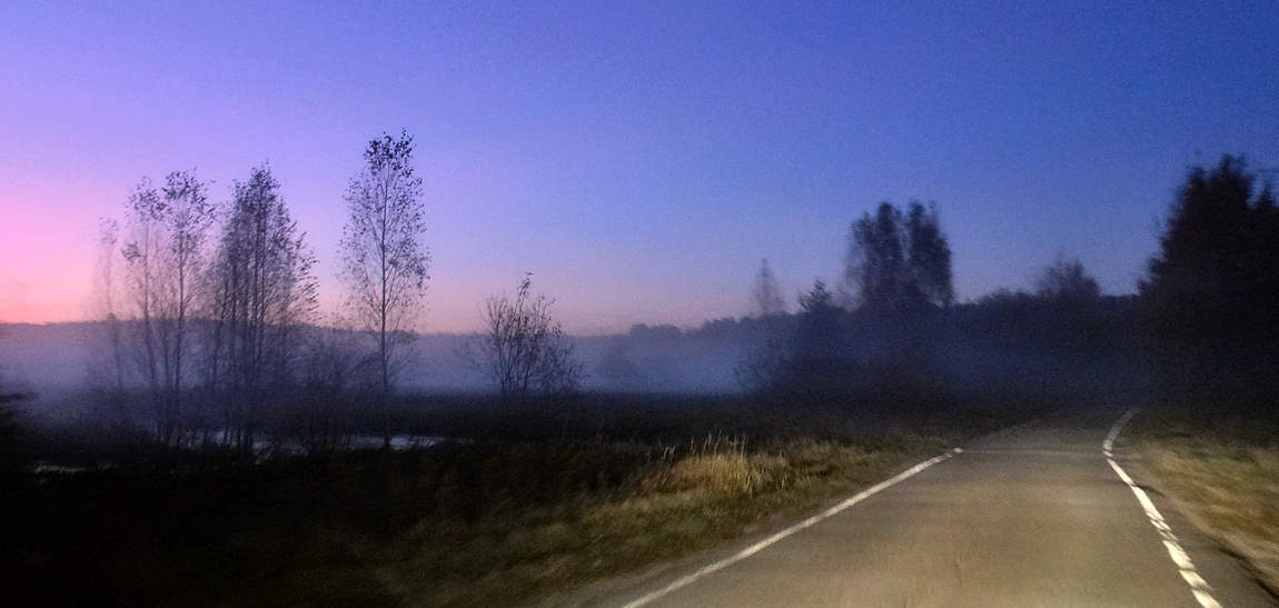 Наступает туманная осенняя ночь