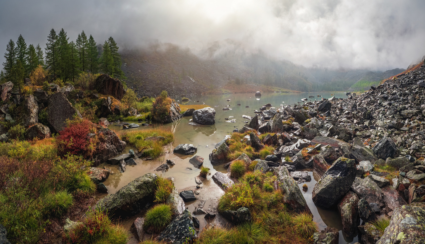 Дождливое утро на Шавлинских озерах.