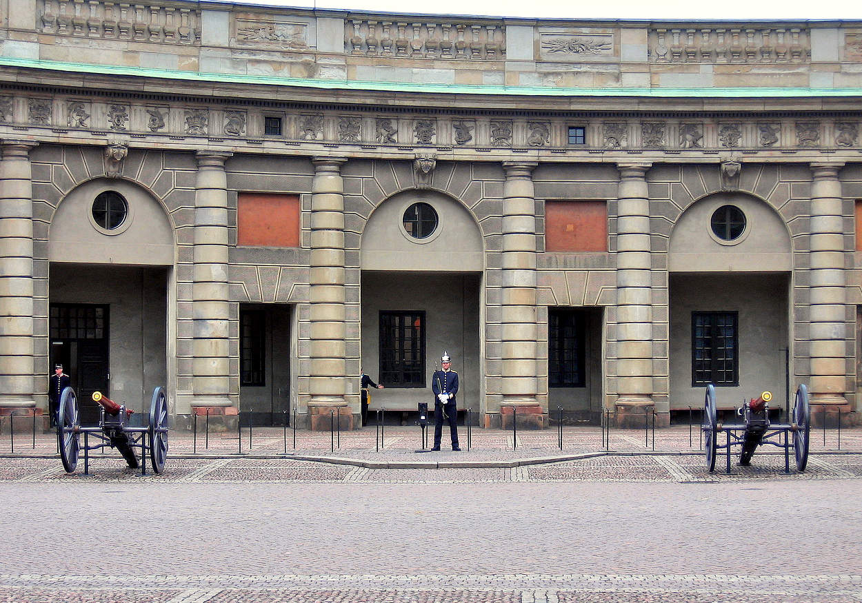 Охрана королевского дворца в Швеции