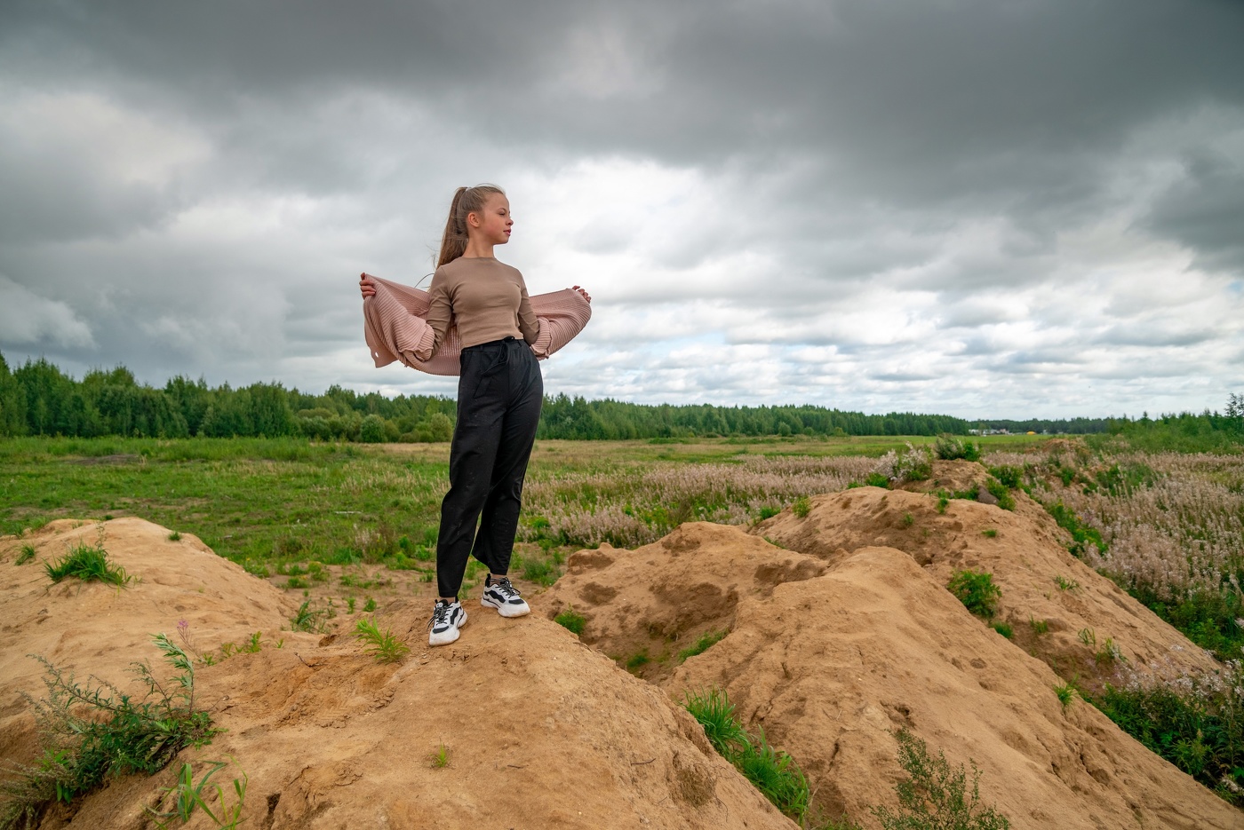 В пространстве августа