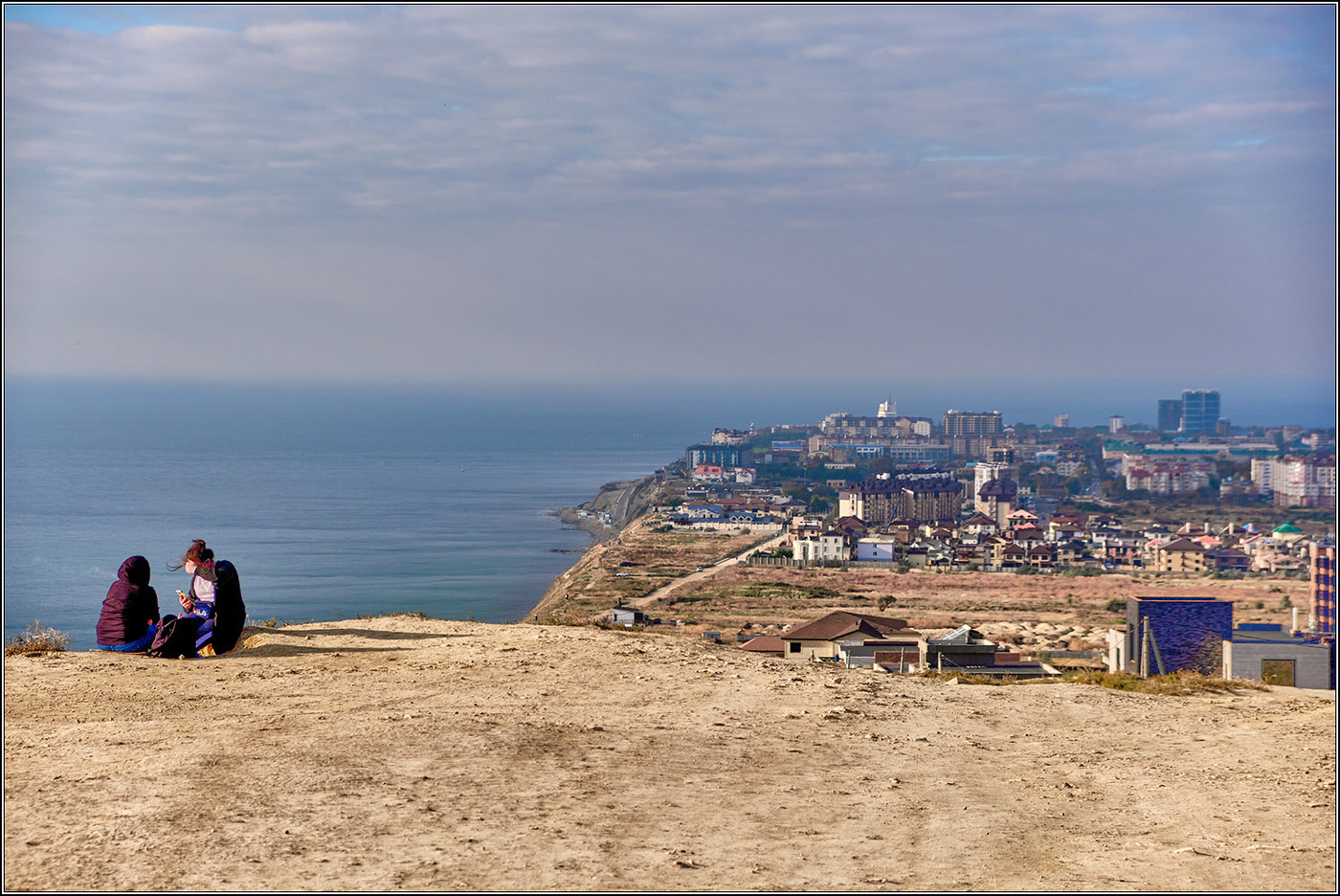 Город у моря.