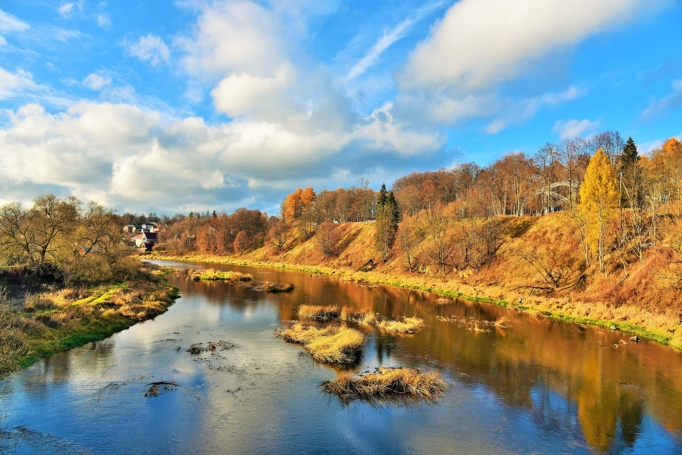 "Осень, рыжая кобыла, чешет гриву ..."