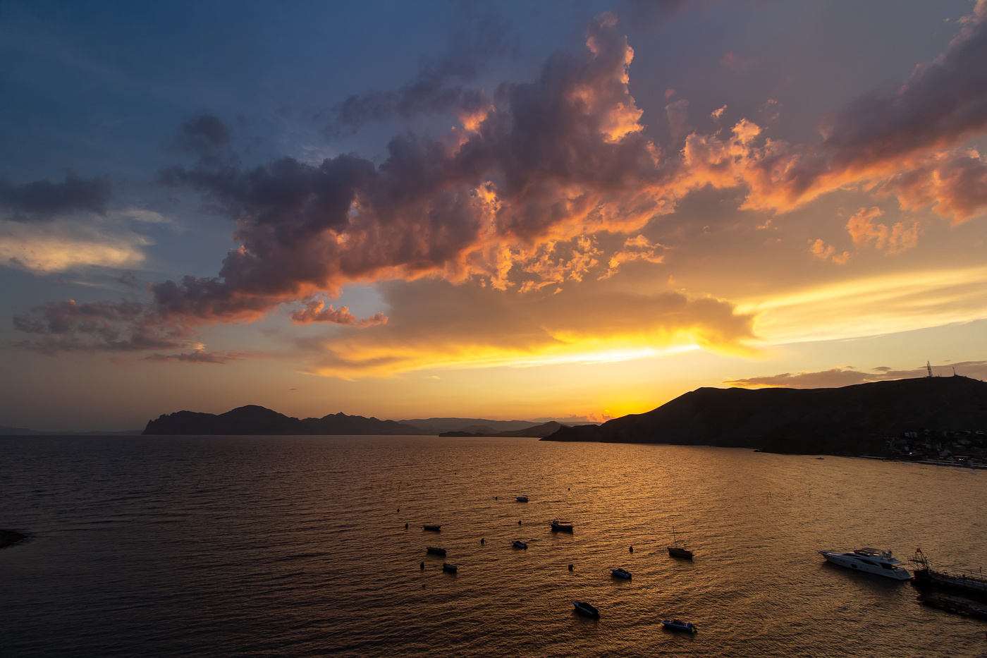 Бегут по небу облака...