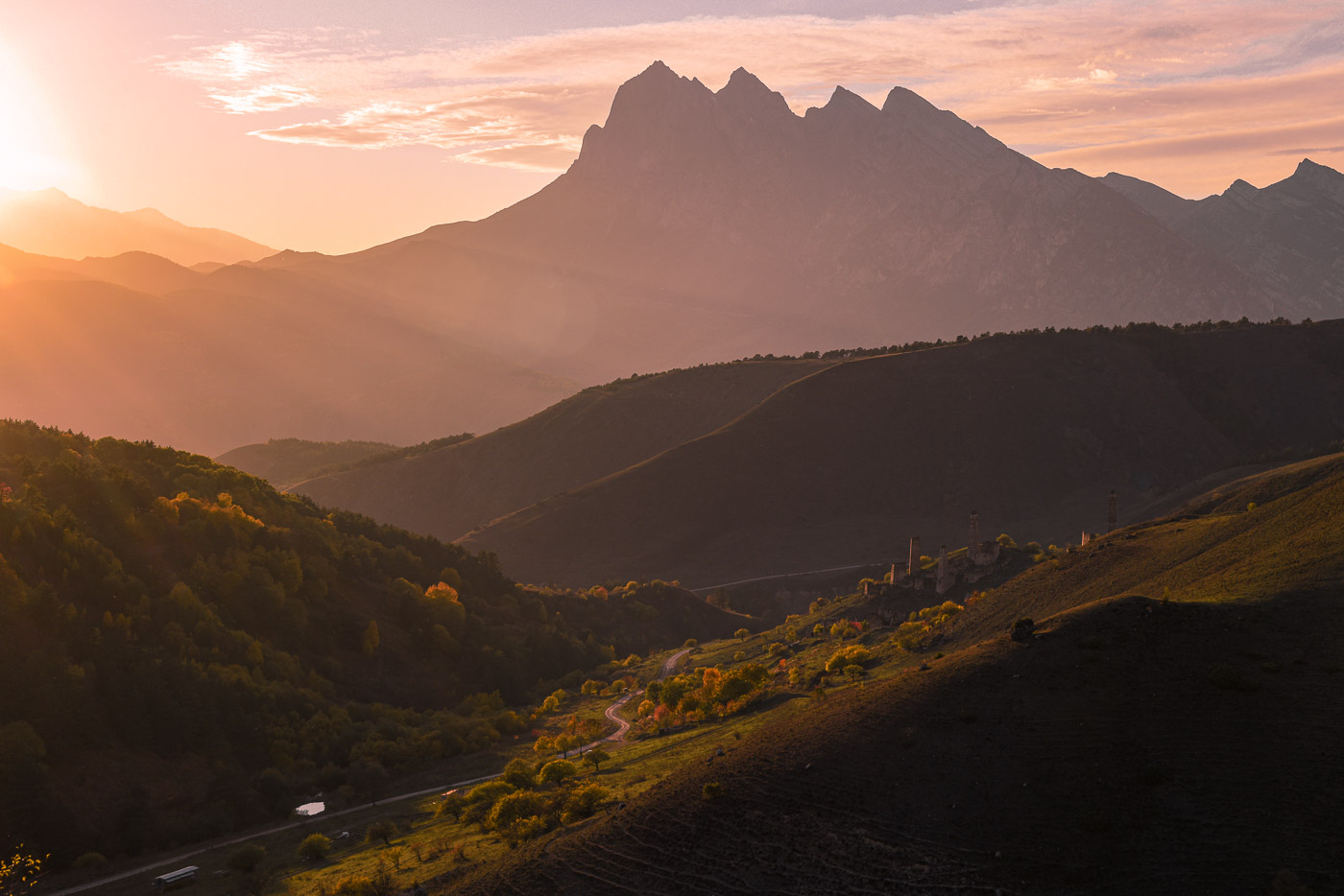 В лучах заходящего солнца