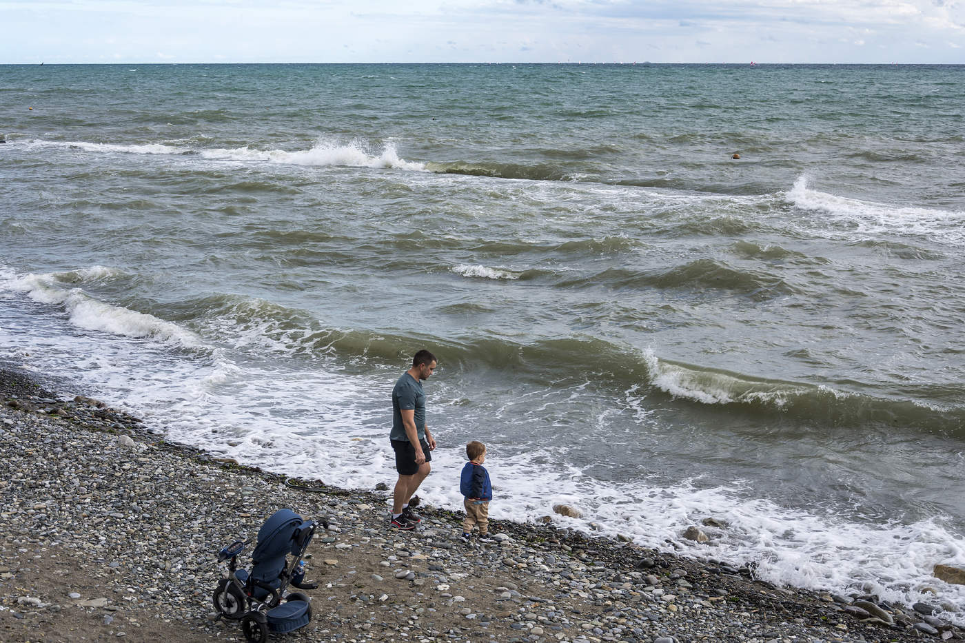 Малыш и море.