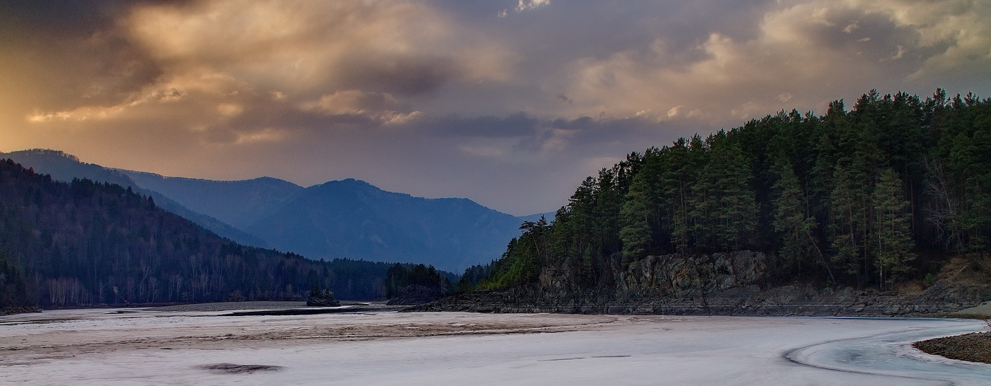 Весенний вечер на Катуни.