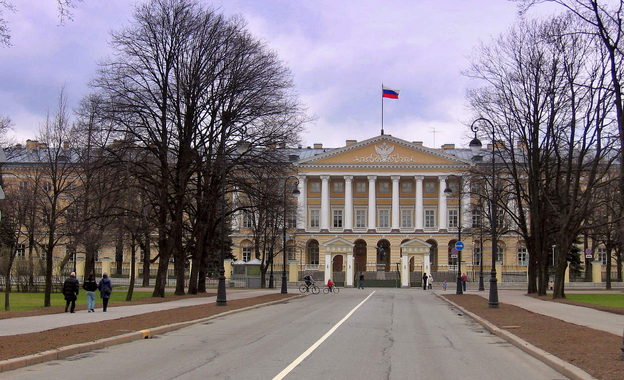 К Смольному в Питере